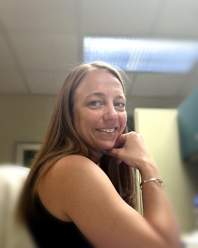 Portrait of Sarah, founder of Tenfold Method